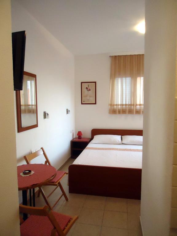 Apartments Mandic Tučepi Cameră foto