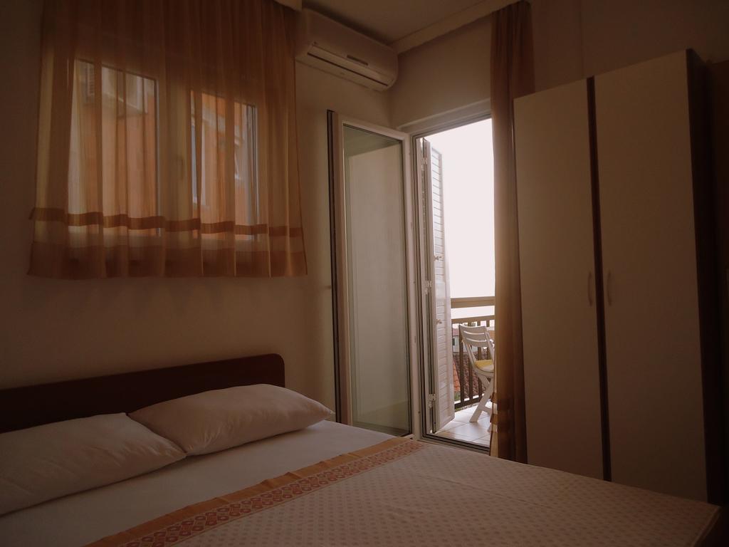Apartments Mandic Tučepi Cameră foto