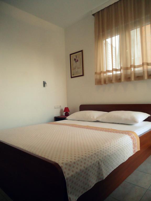 Apartments Mandic Tučepi Cameră foto