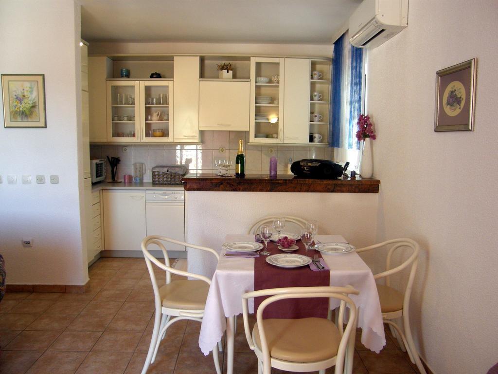 Apartments Mandic Tučepi Cameră foto